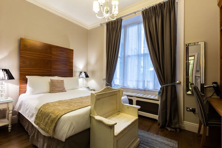 Room 43 of 128