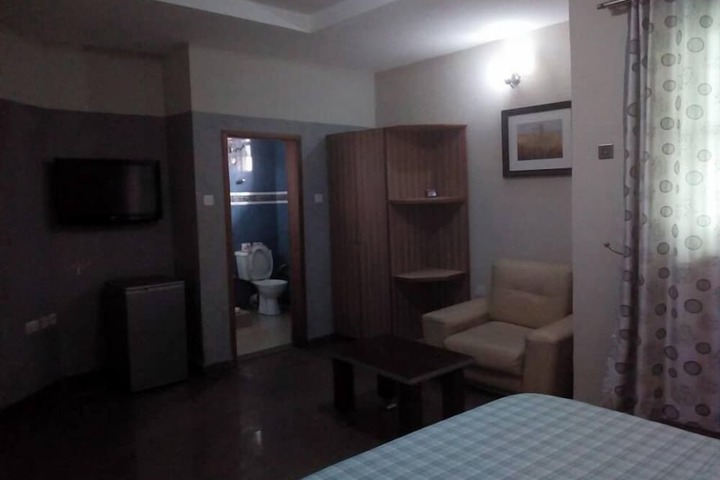 VICMIKE VILLA HOTEL & SUITES