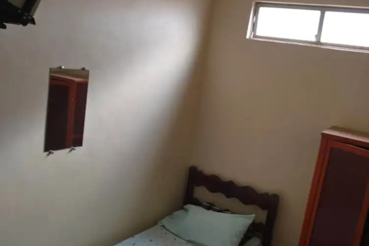 Room 5 of 10