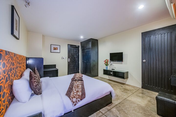 Room 28 of 64