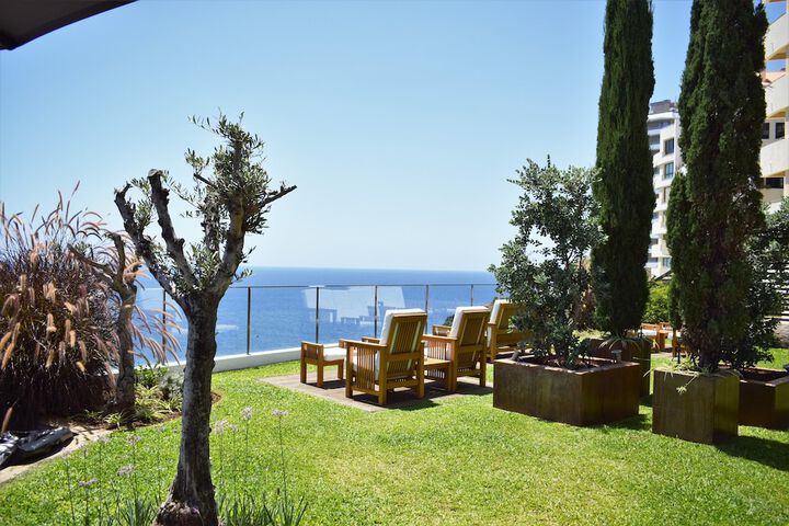 Hotel Exterior 56 of 64