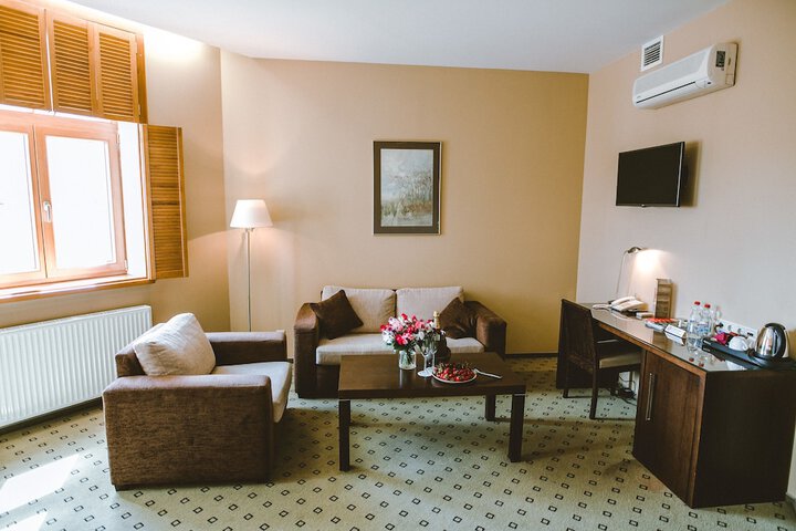 Room 12 of 85