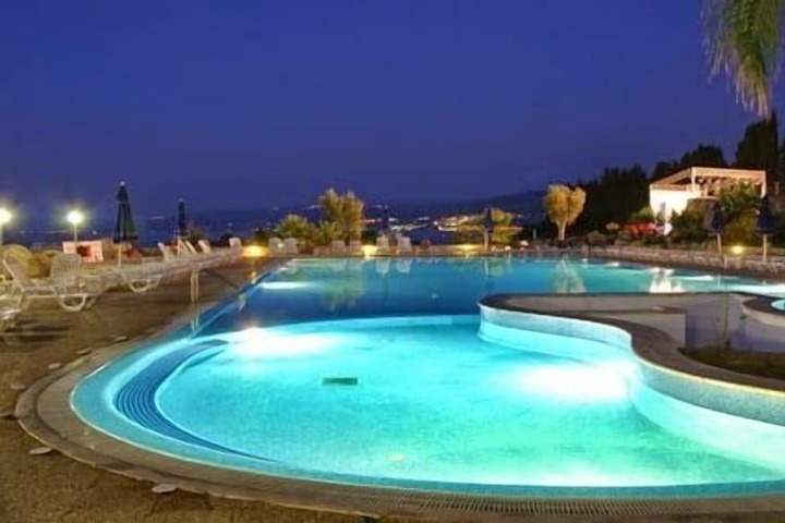 Hotel Pool