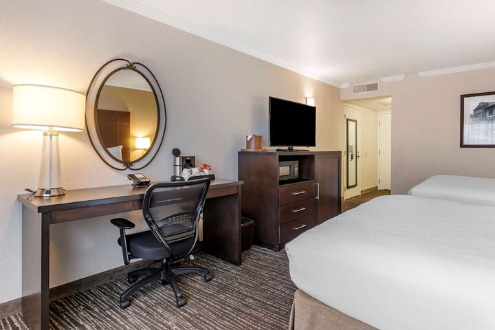 1 King Bed (6 of 10)