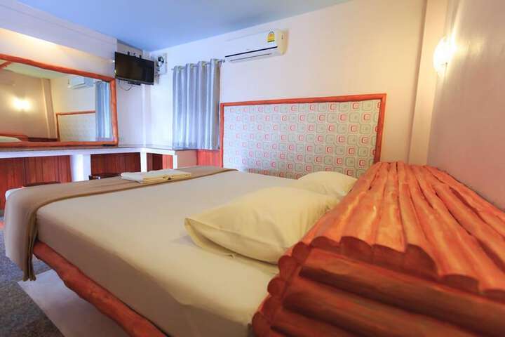 Room 4 of 17