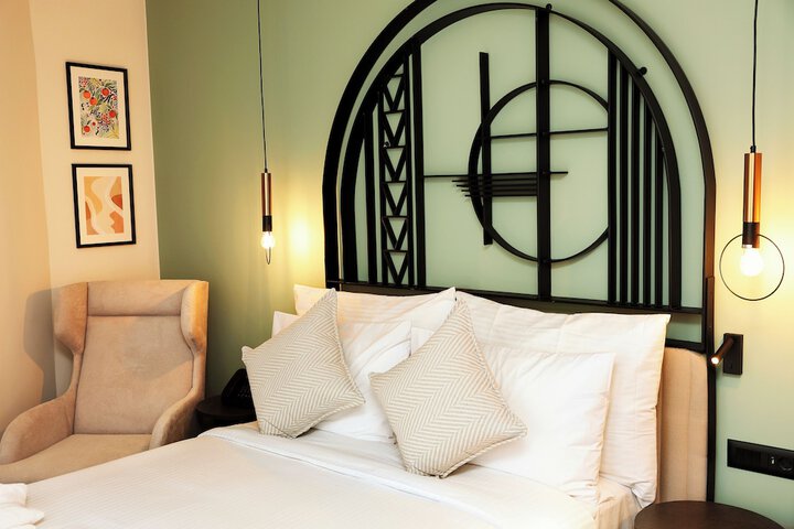 Room 32 of 88