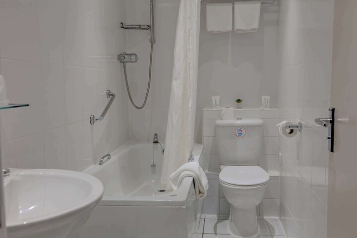 Room 32 of 92