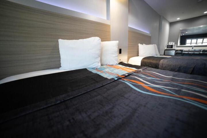 2 Queen Beds (11 of 18)