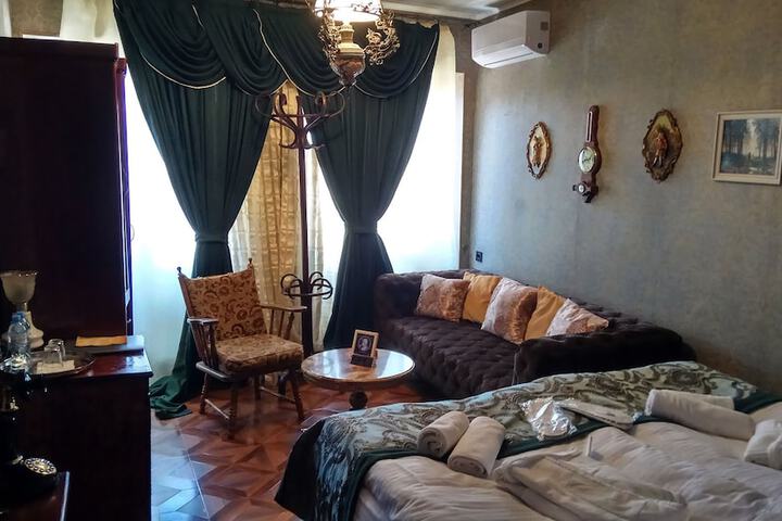 Room 33 of 78