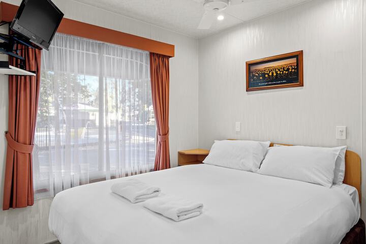 Room 12 of 150
