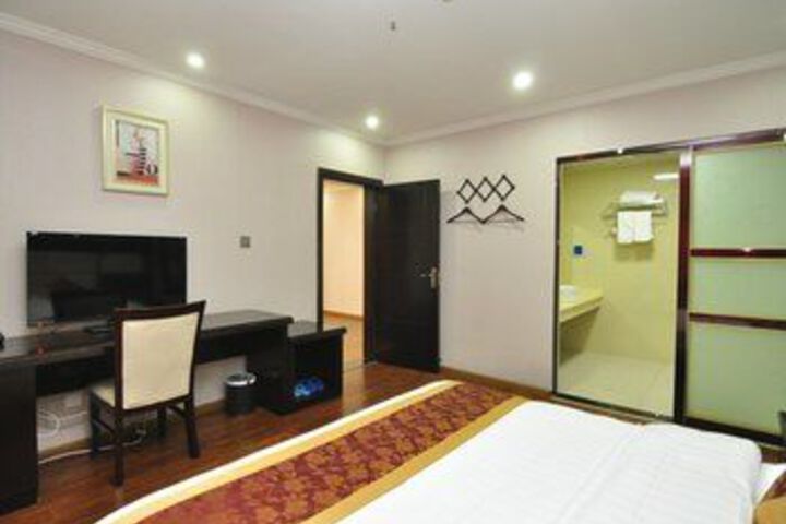 Room 3 of 11