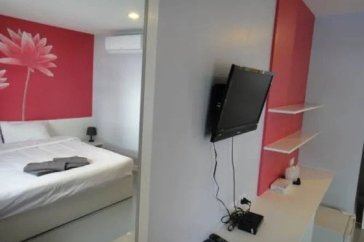 Room 6 of 14