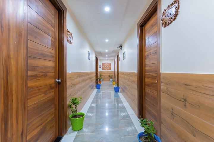 Ballroom/Hall 54 of 66