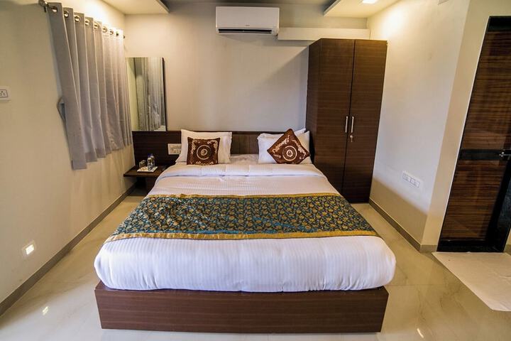 Room 15 of 30