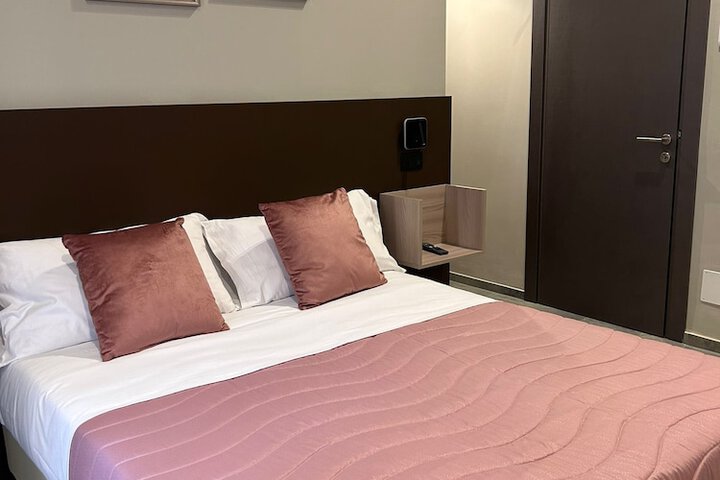 Room 8 of 105