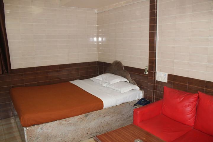 Room 7 of 28