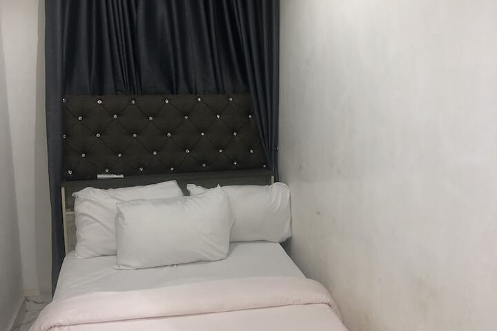 Room 7 of 27