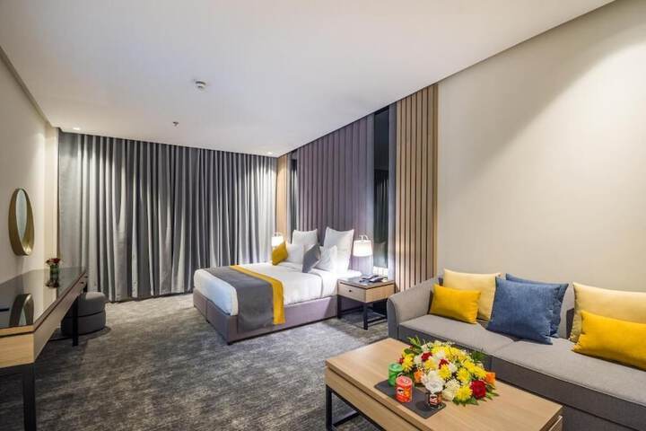 Room 4 of 16