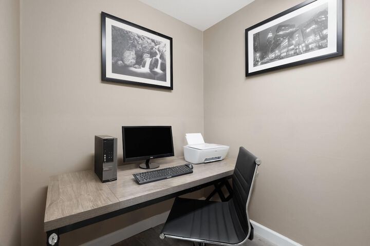 Business Center 59 of 68