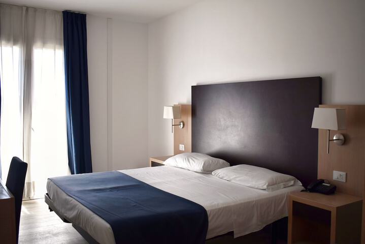 Room 2 of 34