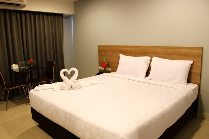 Room 28 of 63