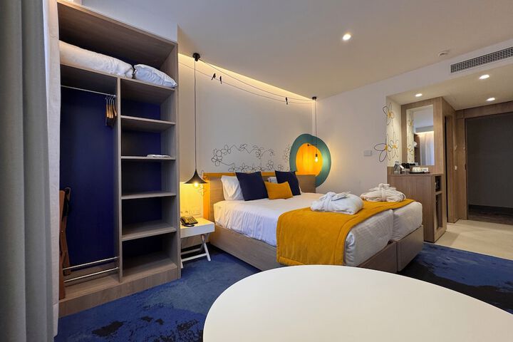 Room 27 of 103