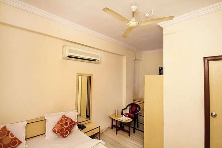 Room 12 of 24