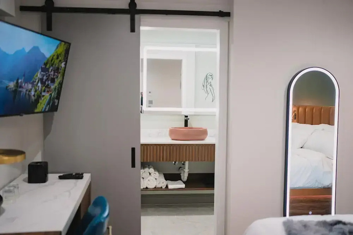 Room 6 of 15