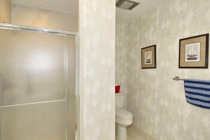 Room 3 of 8