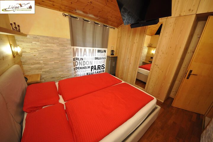 Room 10 of 27
