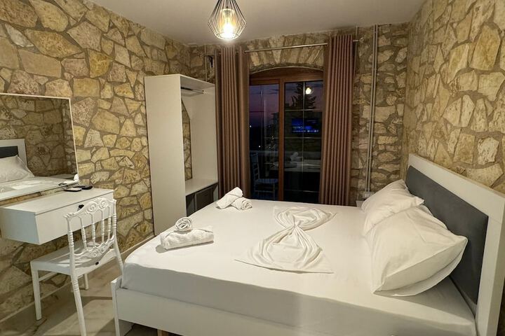 Room 15 of 50