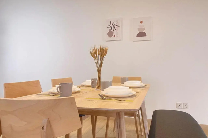 Dining 8 of 9