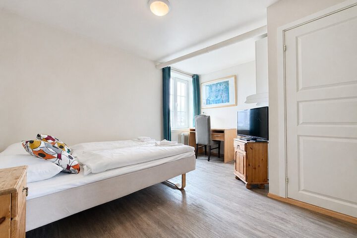 Room 2 of 17