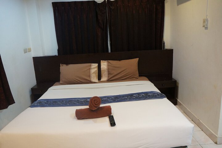 Room 11 of 84