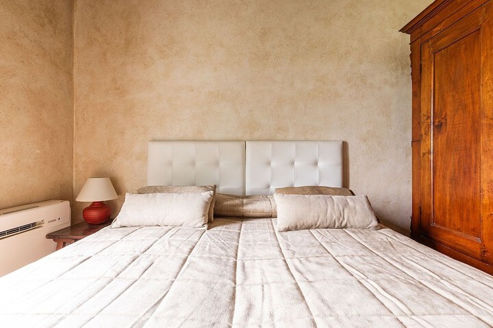 Room 33 of 100