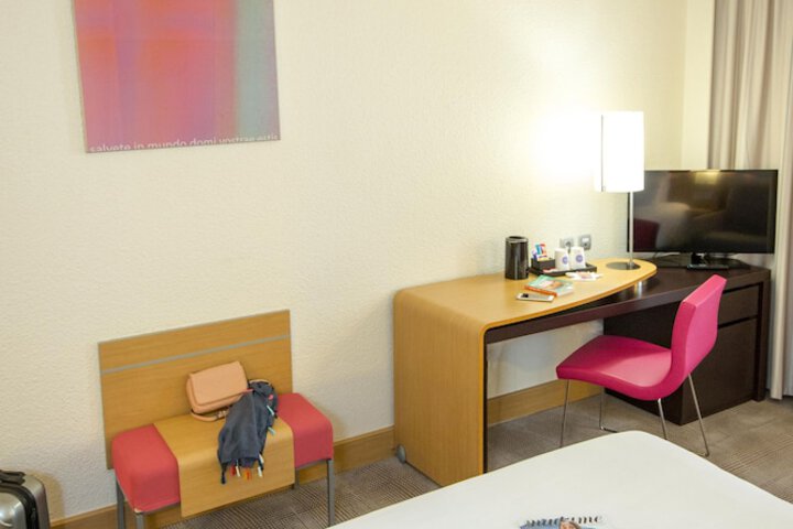 Room 8 of 95