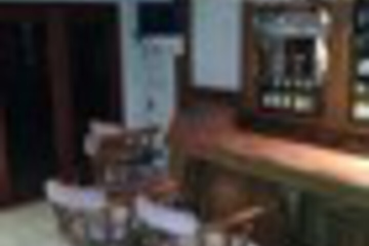 Lounge 104 of 117