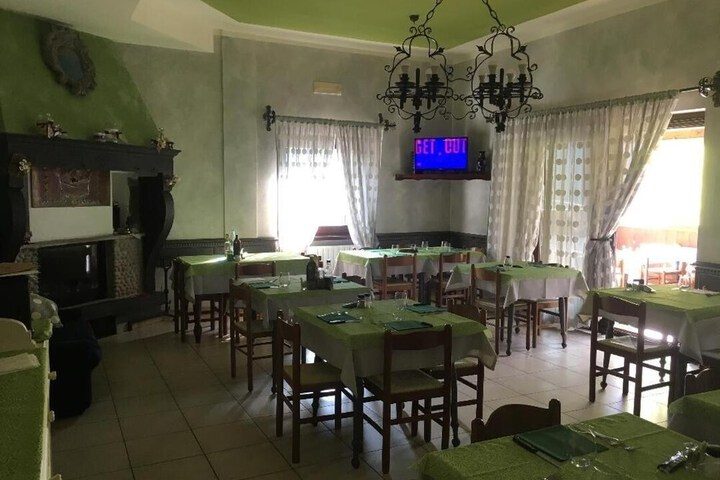 Dining 33 of 57