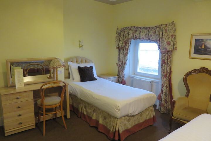 Room 40 of 74