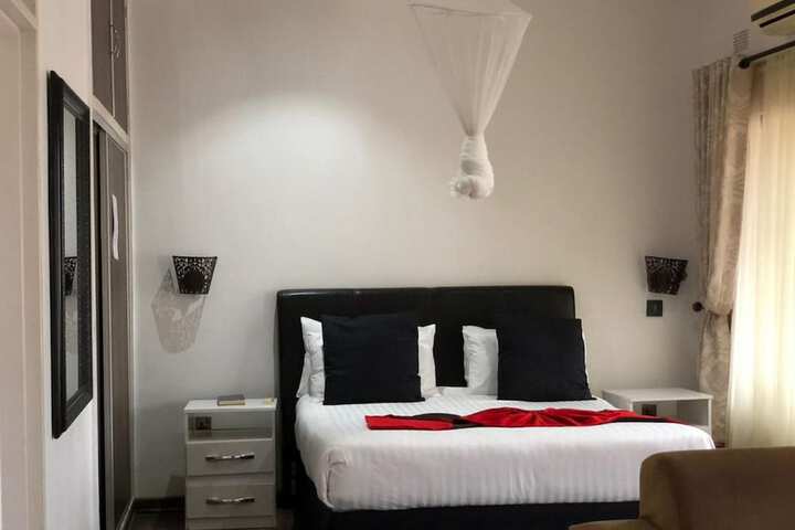 Room 4 of 28