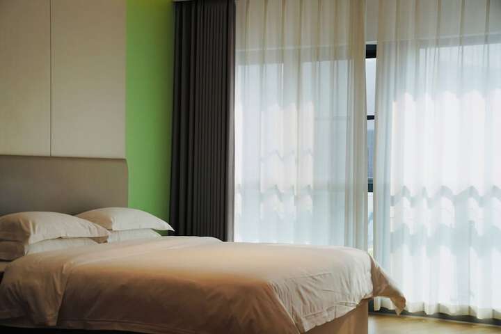 Room 27 of 47