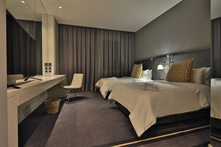 Room 14 of 42