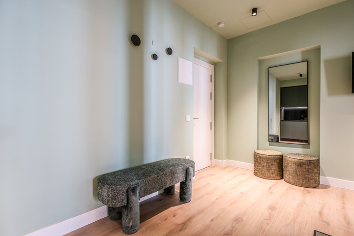 Room 7 of 18