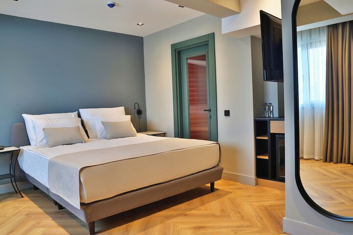 Room 3 of 51