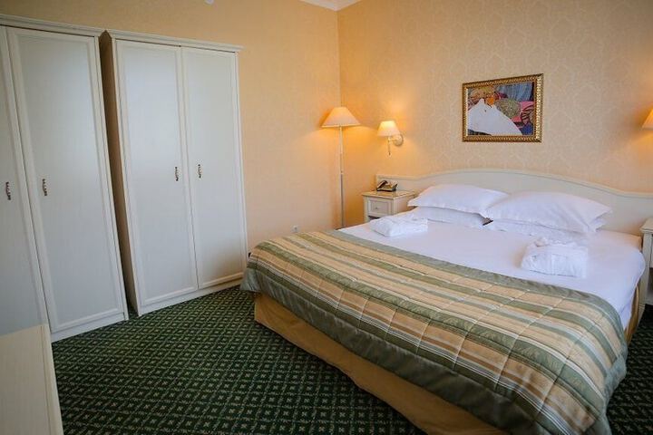 Room 8 of 47