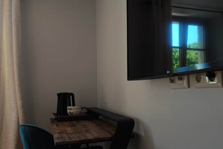 Room 2 of 40