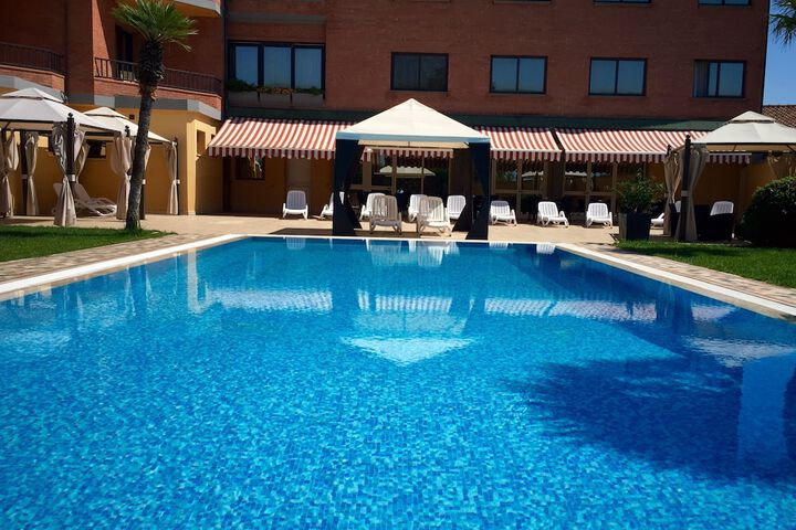 Pool Hotel