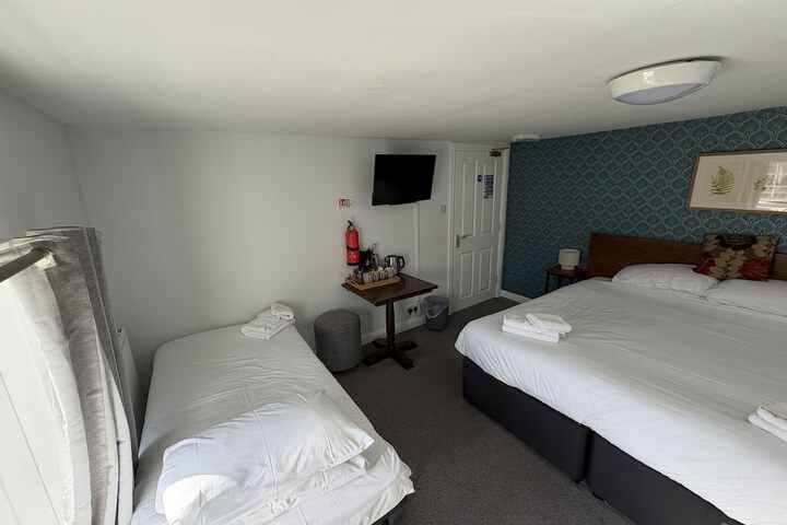 Room 5 of 19
