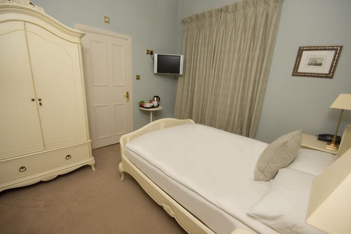 Room 6 of 46