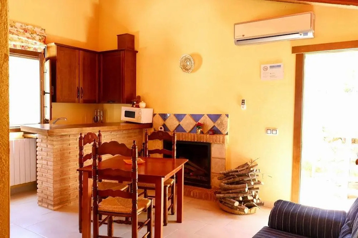 Room 4 of 18